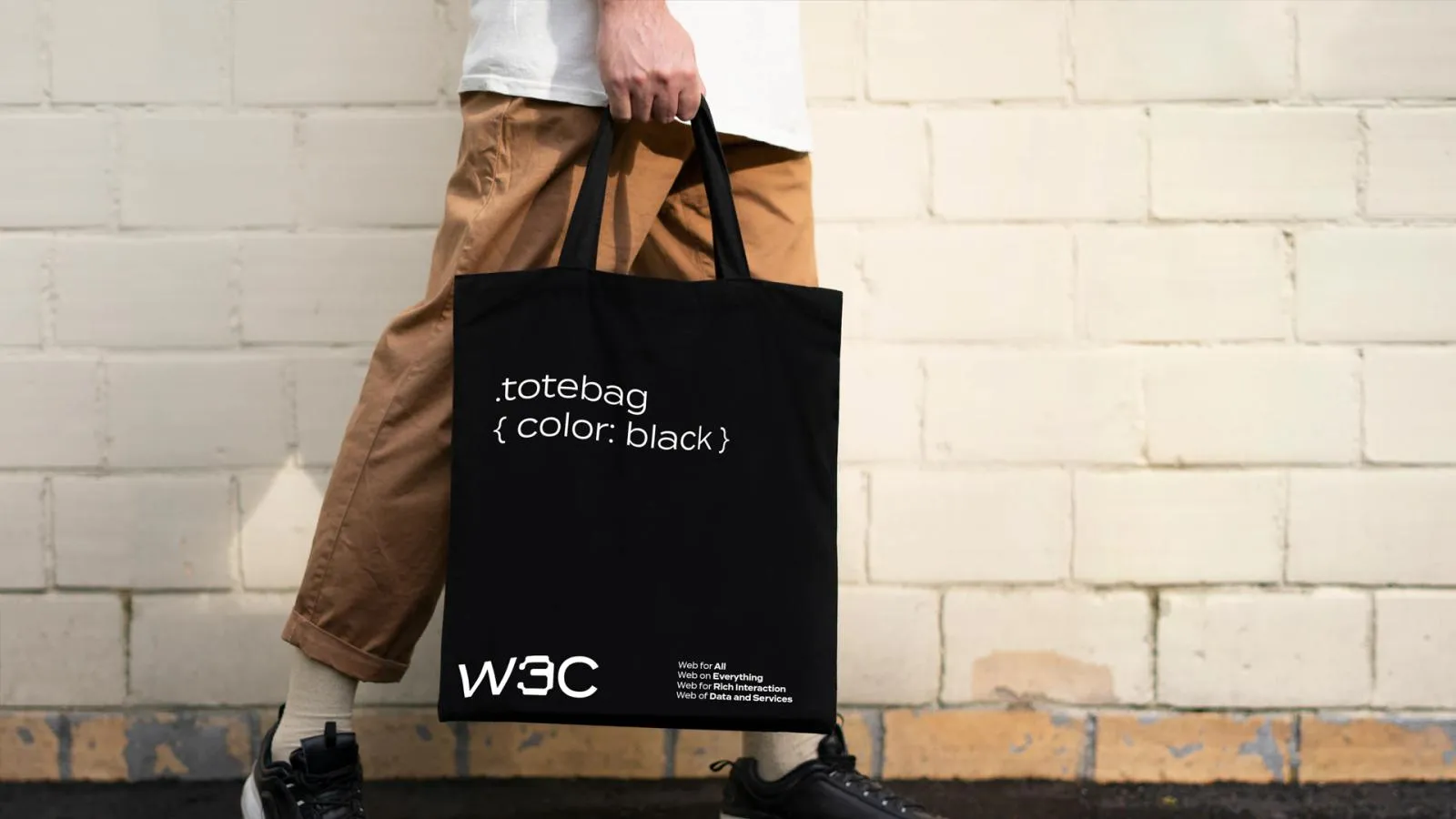 W3C tote wall